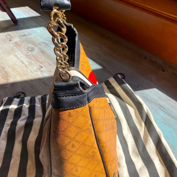 L.A.M.B by Gwen Stefani - Picture 3 of 9